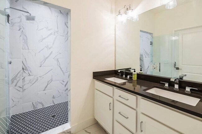 Foto del edificio - 643 Vernon Ave