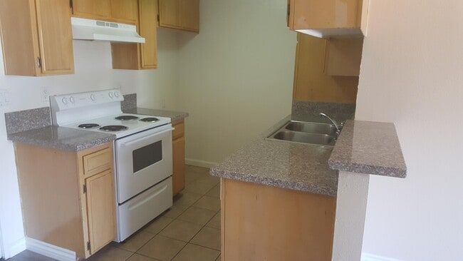 Foto del edificio - Sherman Grove Apartments