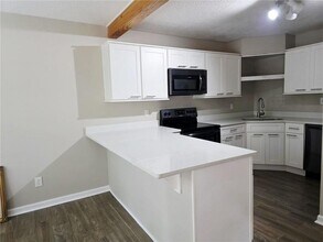 Building Photo - 3363 Columbia Trce
