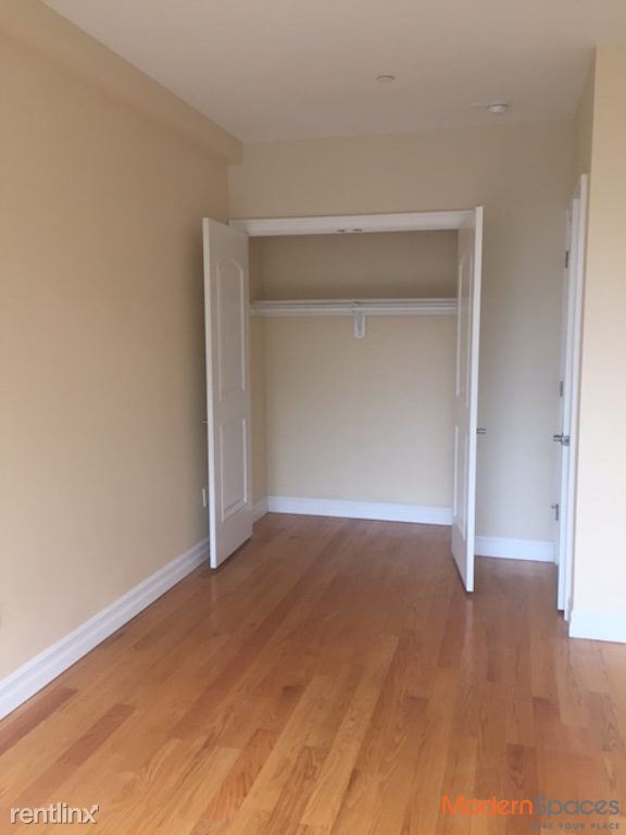 Building Photo - 2825 Steinway St