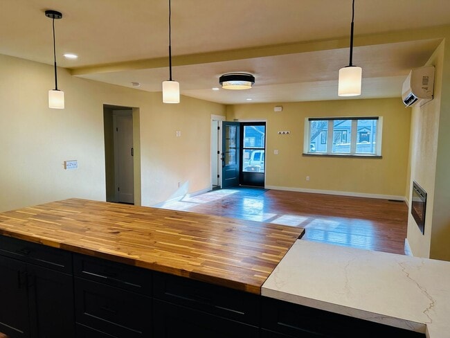 Foto del edificio - 605 Alderson Ave