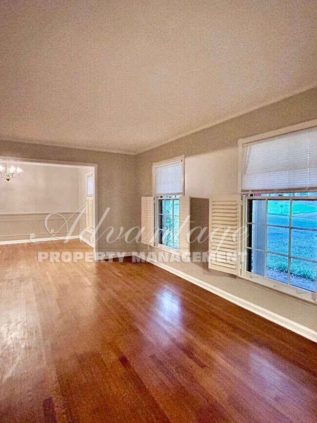 Building Photo - Newly Renovated Home In Balmoral