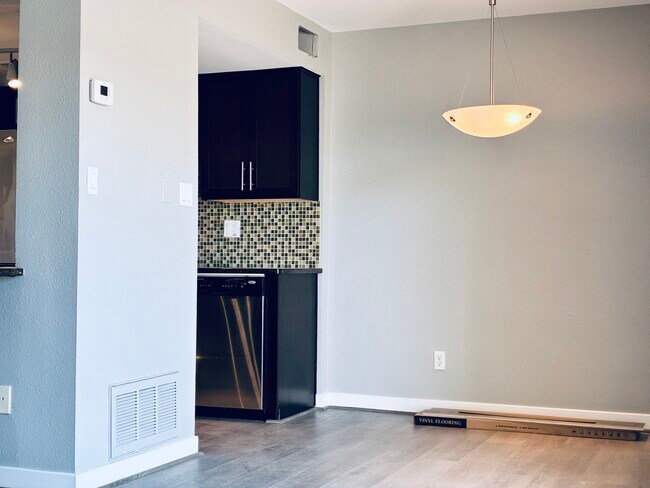 Building Photo - 7845 E Valley Vista Dr