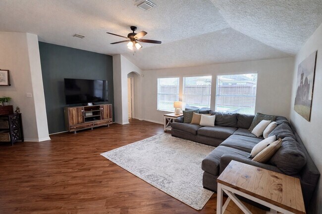 Building Photo - 21510 Forest Colony Dr
