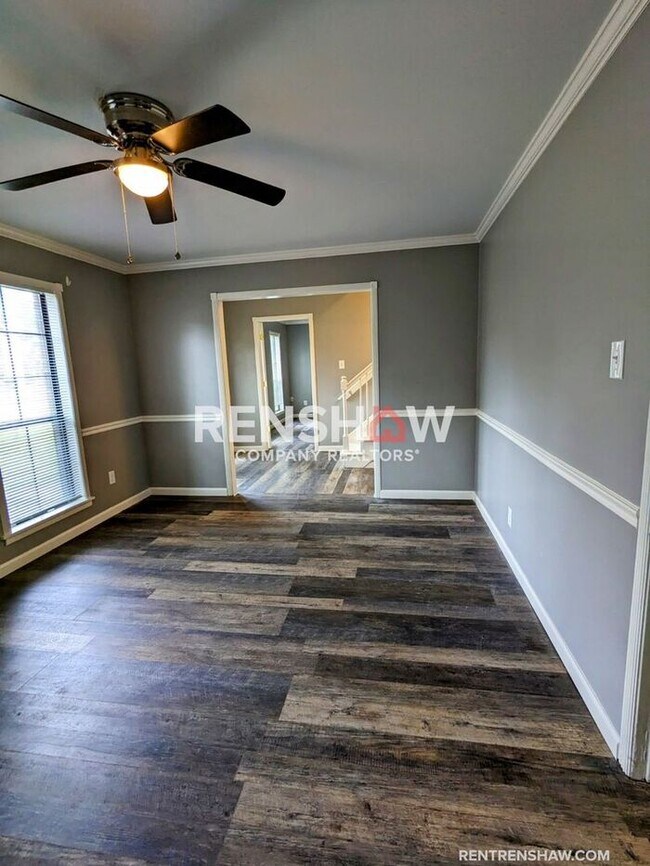 Building Photo - Charming Duplex - 3 Bedroom / 2 Bath - MOV...