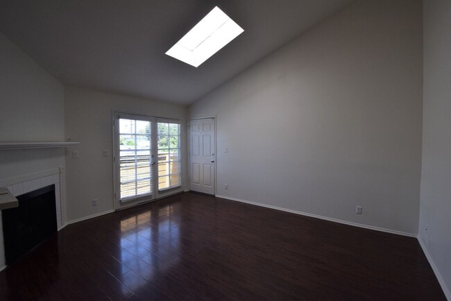 Building Photo - 12142 Oxnard St