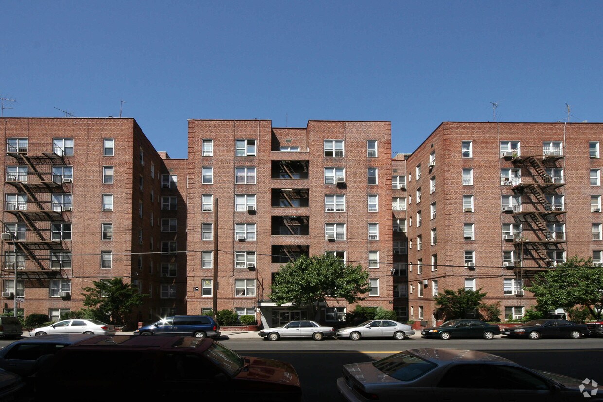 2400-2434 Nostrand ¡alejado - 2400-2434 Nostrand Ave