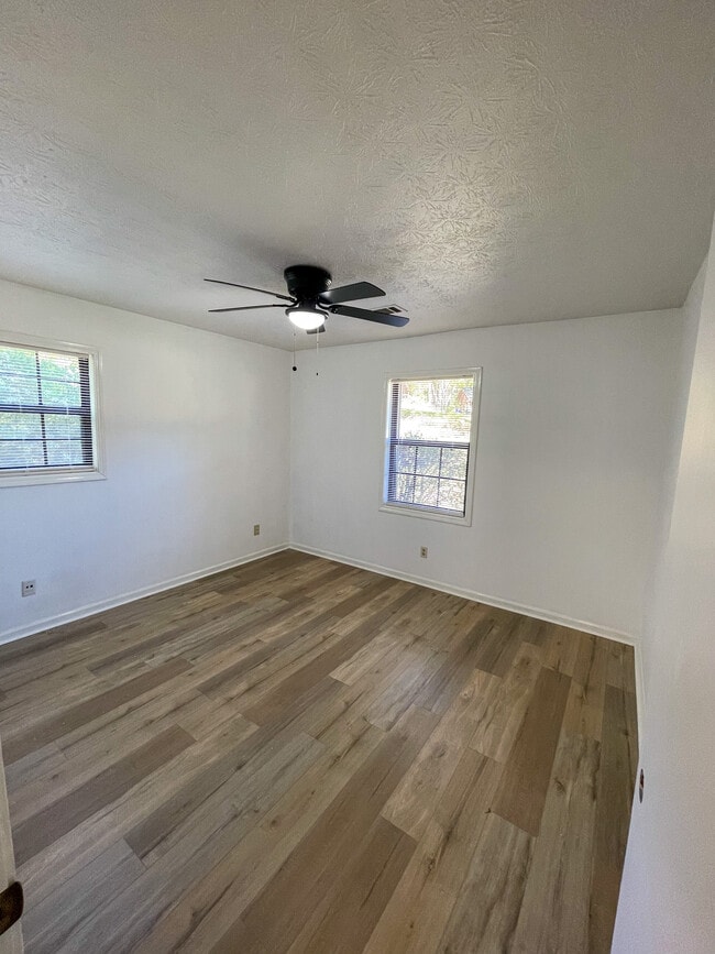 Foto del edificio - 1043 Chestnut Oak Ct NE