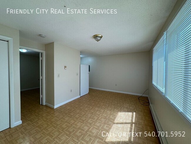 Building Photo - Location, Location, Location! Downstairs o...