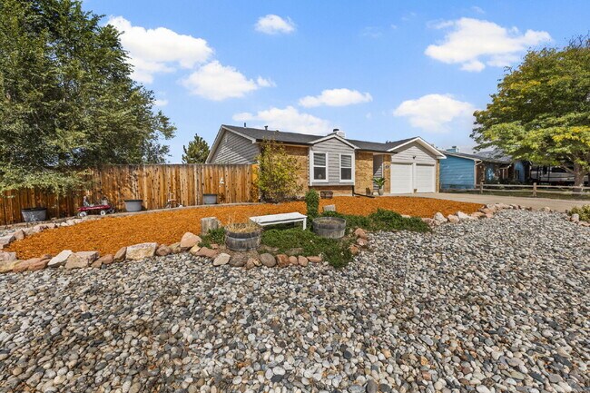 Foto del edificio - Modern Comfort Meets Charm – Beautifully Updated 3-Bedroom Ranch Style Home with RV Parking & Out...