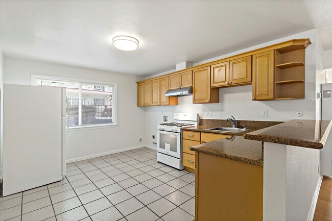 Building Photo - 10582 Topanga Dr