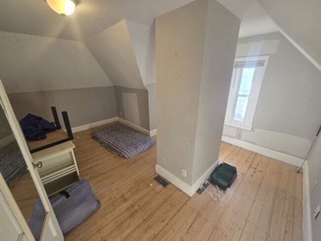 Building Photo - Rare 3-bed Unit in Watertown