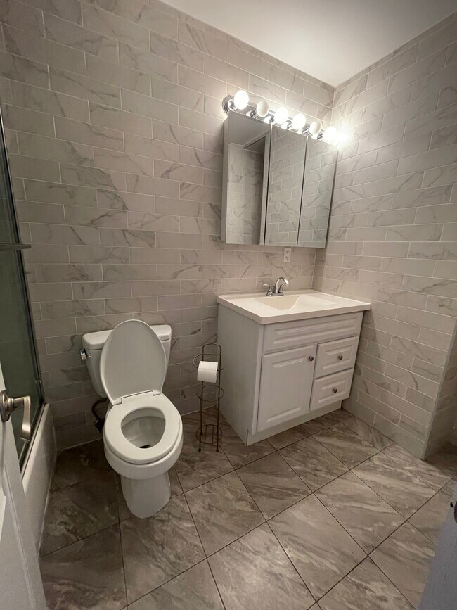 Foto del edificio - 2756 E 64th St