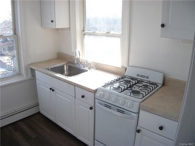 Building Photo - 208 Greenwich Ave