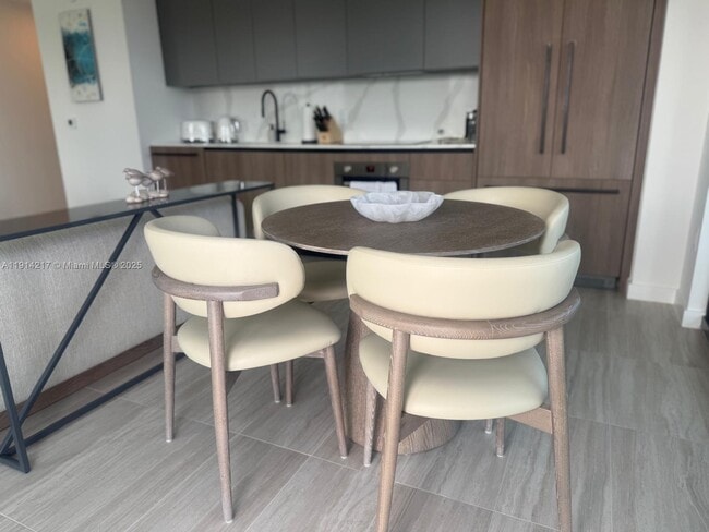 Building Photo - 580 72nd St