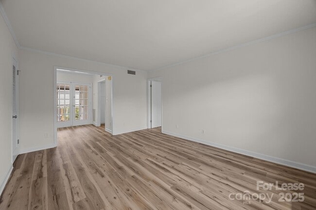 Building Photo - 922 McAlway Rd