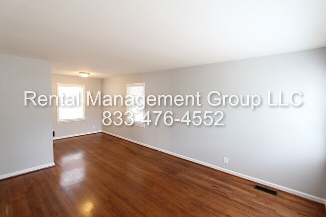 Foto del edificio - New On The Market!  Large 3 Bedroom 1 Bath...