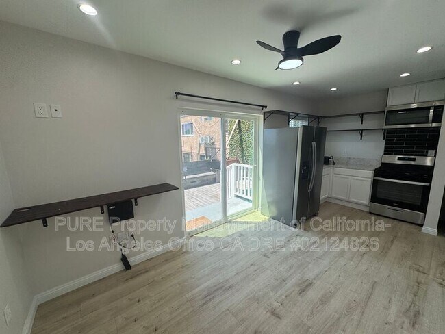 Foto del edificio - 670 W 2nd St