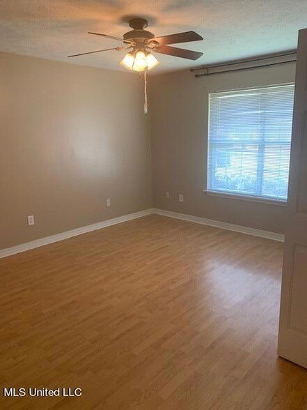 Foto del edificio - 134 Kings Ridge Dr