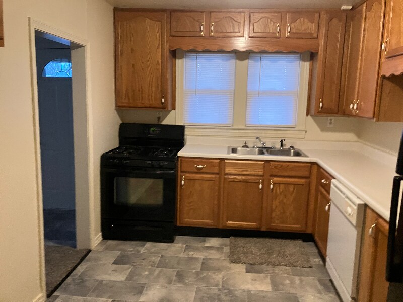 Primary Photo - 2325 A Ave