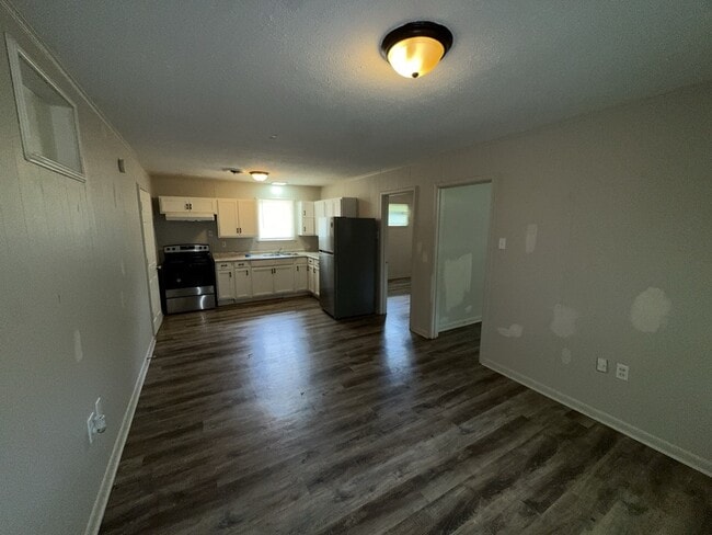 Building Photo - 5558 Queen Mary Ln