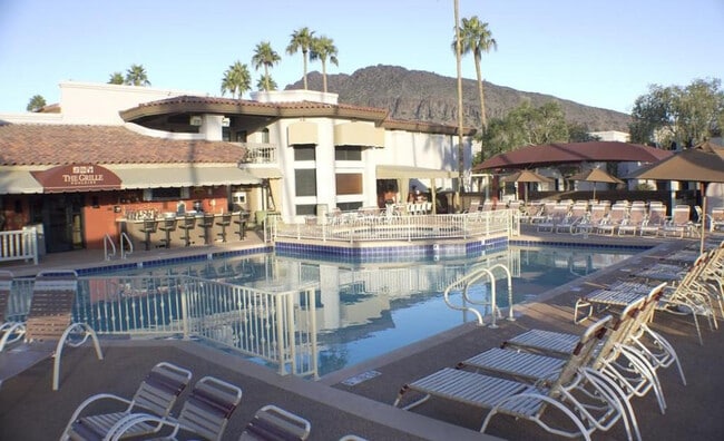 Foto del edificio - 6302 E Camelback Rd
