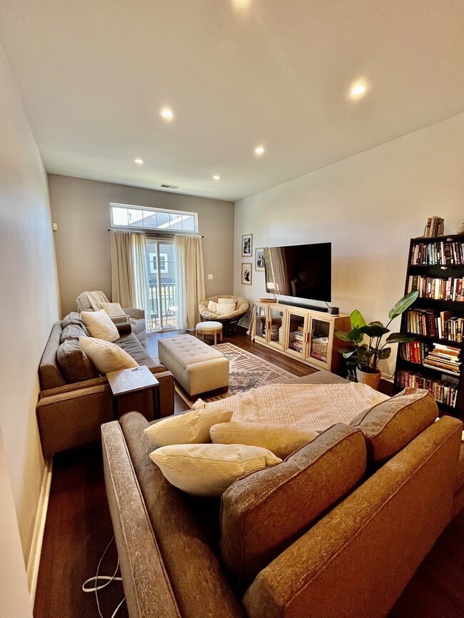 Foto del edificio - 2469 Wilton Ln