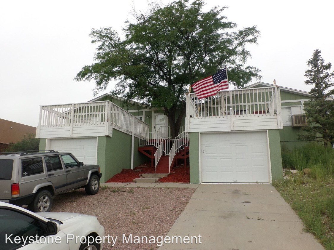 Primary Photo - 711 S Greenway Ave