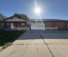 Building Photo - 2006 S White Oak Dr