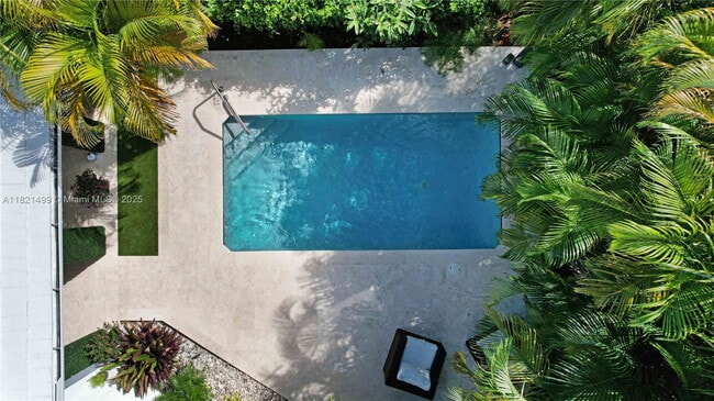 Foto del edificio - 5650 Pine Tree Dr