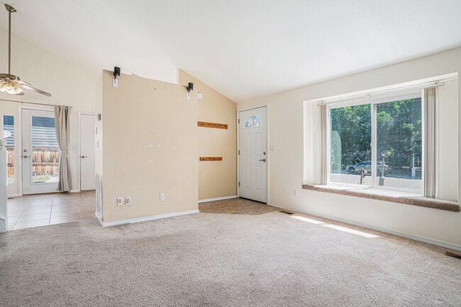 Building Photo - 2139 Daley Dr
