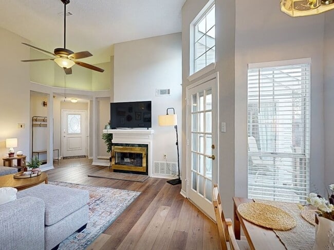 Foto del edificio - 18024 Whispering Gables Ln