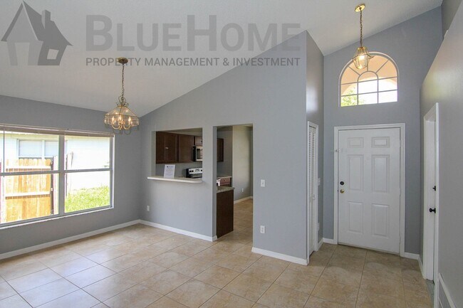 Building Photo - Newly Renovated 3/2/2 cul-de-sac home off ...