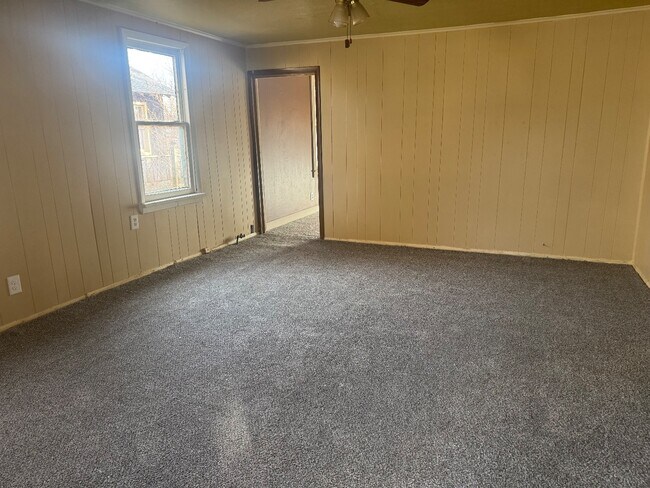 Foto del edificio - 227 E Poplar Ave