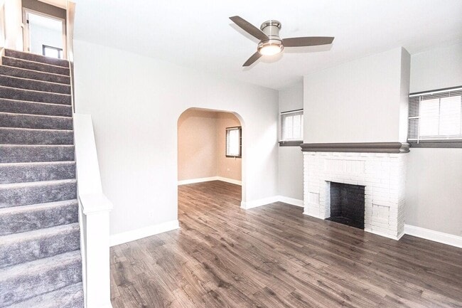 Building Photo - Stunning 5 bedroom home in Brookline available May 1!