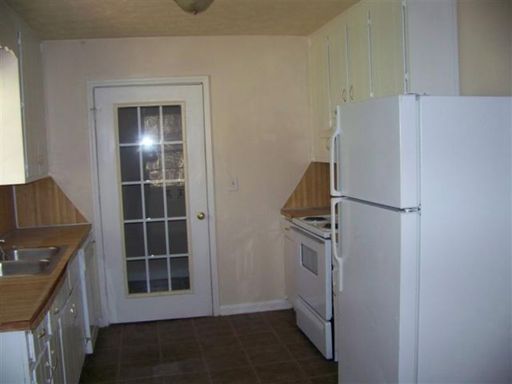 Building Photo - 407 Waterbury Dr