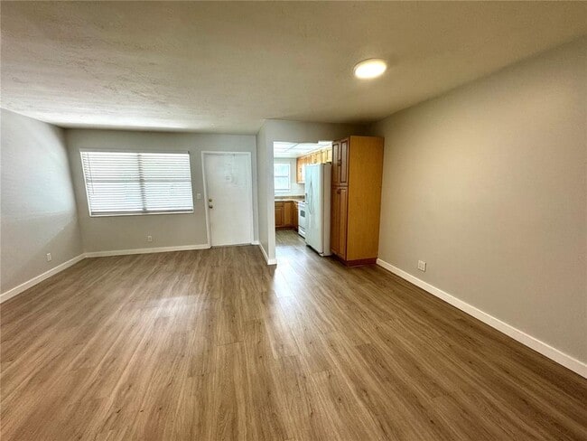 Foto del edificio - 300 Layne Blvd
