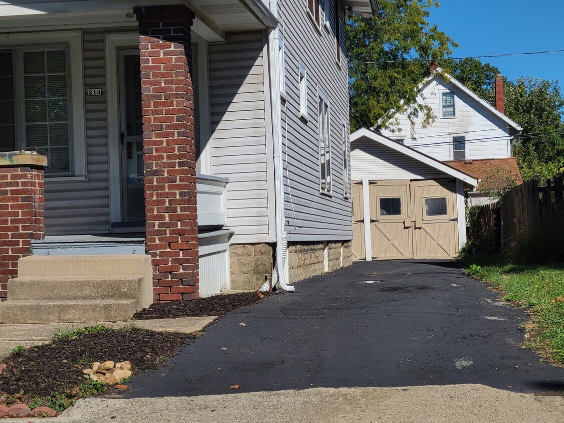 Foto principal - 214 E Kelso Rd