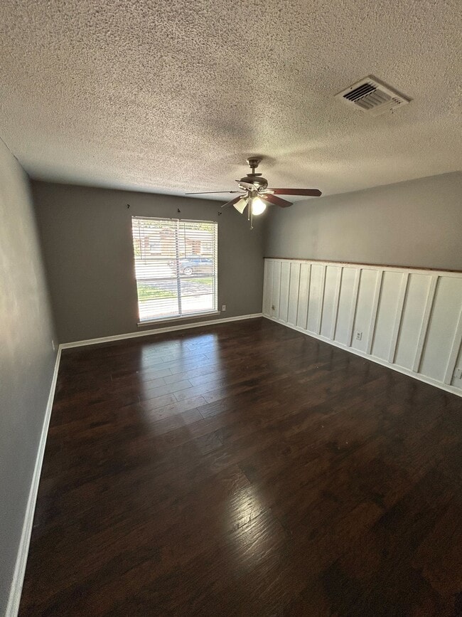 Building Photo - 728 Amity Ln