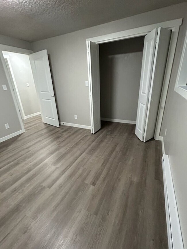 Building Photo - 3 Bedroom Home