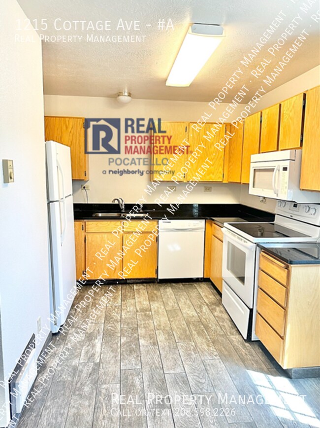 Building Photo - 1215 Cottage Ave