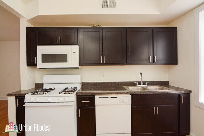 Building Photo - 4804 N Avers Ave