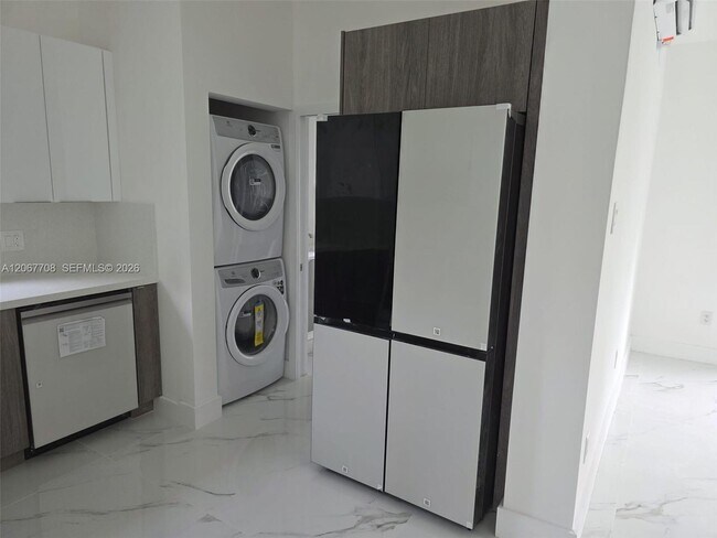 Foto del edificio - 111 NE 45th St