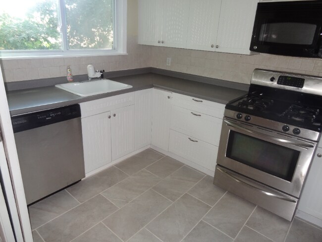 Building Photo - 128 Arbor Dr