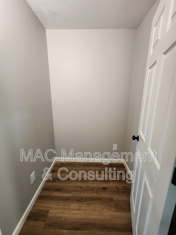 Building Photo - 4680 S Grundy Quarles Hwy