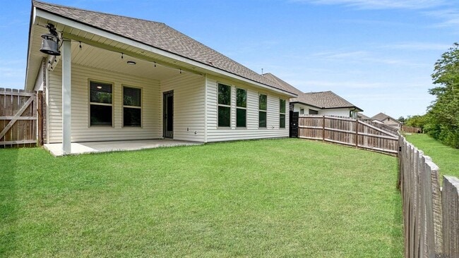 Building Photo - 827 Harper Ave