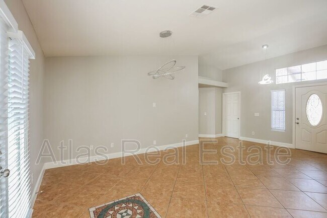 Foto del edificio - 627 Stonehurst Dr