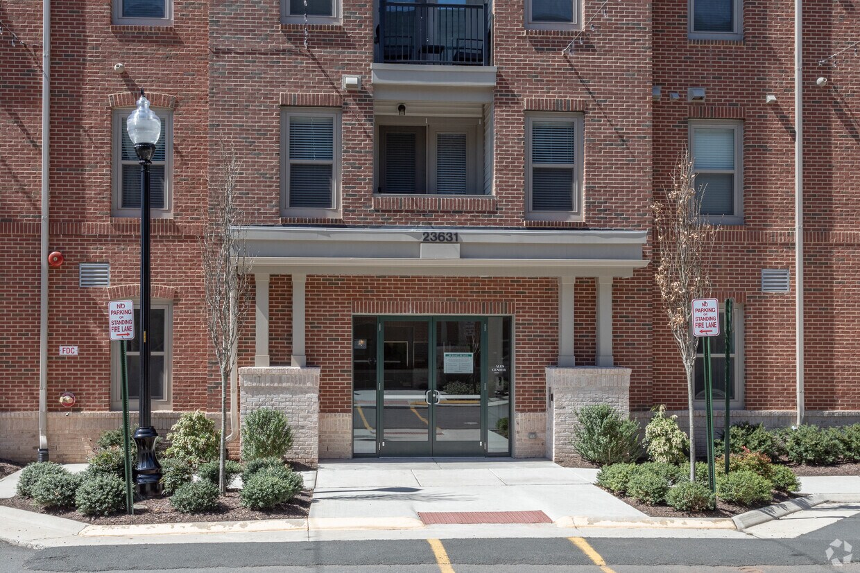 Building Photo - Landbay C, Phase 4
