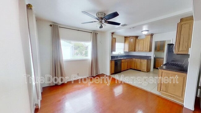Foto del edificio - 329 E Stanford St