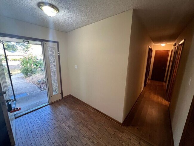 Building Photo - Pensacola - Windermere - 3 Bedroom, 2 Bath...